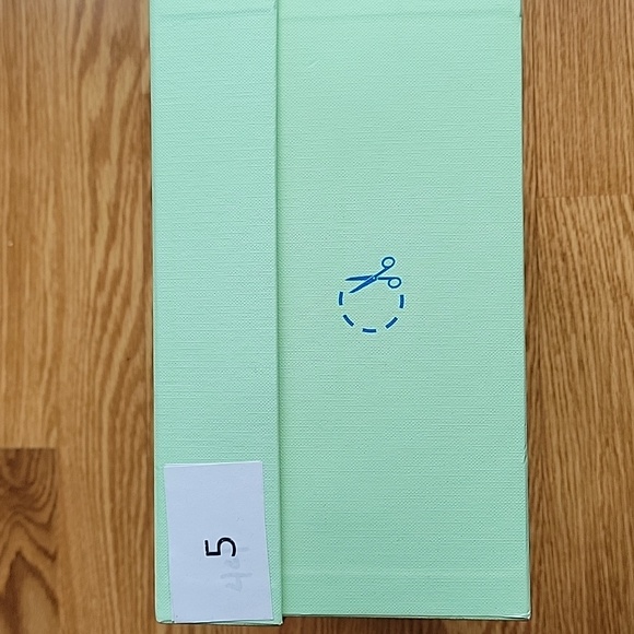 Off-White Box (Empty) - Picture 3 of 4